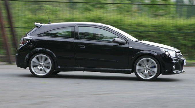 Teszt: Audi RS4, Focus ST, Astra OPC 100