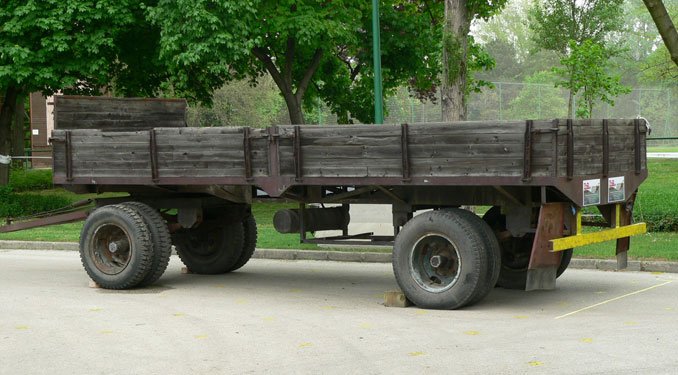 Törésteszt után. Nem sikerült eltalálni a pótkocsit