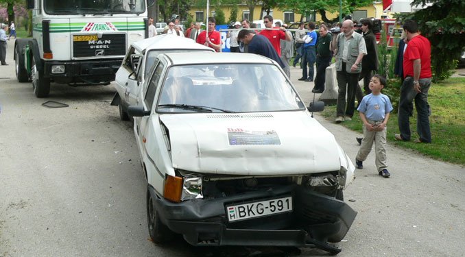 A vonóhorgos Volvo elintézte a papírmasé olaszt