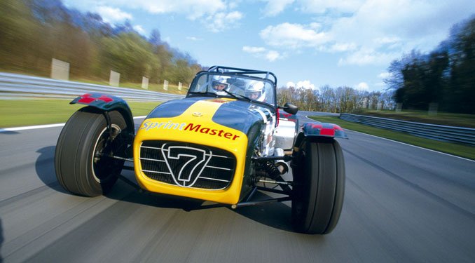 Hagyományosan jól szerepelnek ezen a versenyen a kis tömegű, erős motorral felszerelt típusok