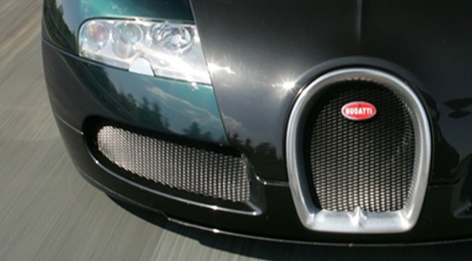 Az 1001 lóerős Veyron közel két tonnás tömege ellenére is remekül szerepelt