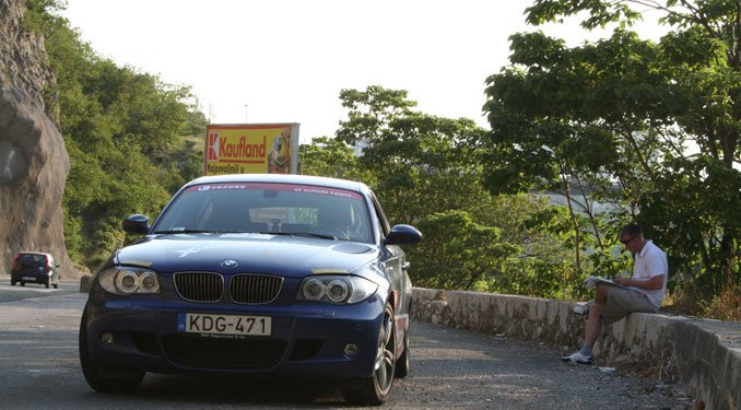 3374_32474_1000x700.jpg | Vezess | Vezess Néha előkerült a papírtérkép is