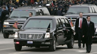 Különleges autó védi Bush-t