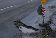 Tőlünk nyugatabbra nem kell kátyúktól rettegnünk