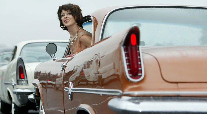 Az autó legyen megbízható és szép, mondják a nők. Ez itt egy Chrysler 300