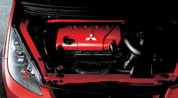 154 lóerős turbómotor került a Ralliart Version-R-be, ahol az R a revolution, azaz a forradalom szó rövidítése