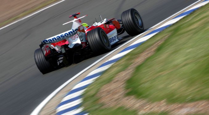 F1: Alonsoé a pole Silverstone-ban 13