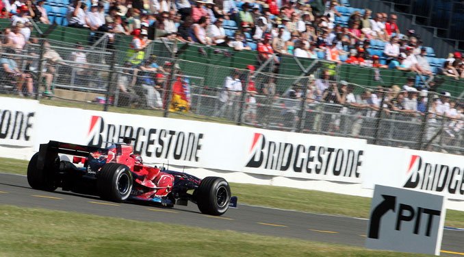 F1: Alonsoé a pole Silverstone-ban 15