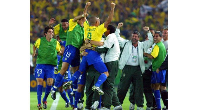 2002-ben a brazil válogatott 2:0-ra verte a németeket a döntőben