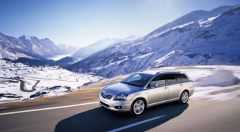 Egymillió autót hív vissza a Toyota