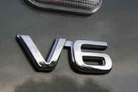 V6-os, de úgy zabál, mint egy V8-as