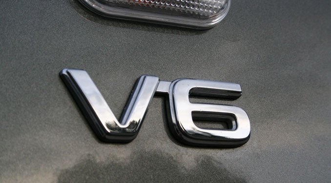 V6-os, de úgy zabál, mint egy V8-as