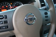 Teszt: Nissan Pathfinder 4.0 38