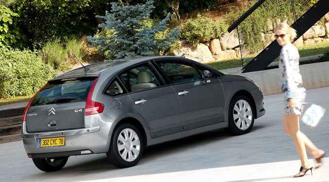 3488_33335_1000x700.jpg | Vezess | Vezess Itthon a C4, a Stilo, a 307 és a Focus alapmodellje csak 2 légzsákos