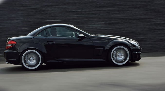 Black Edition: SLK 400 lóerővel