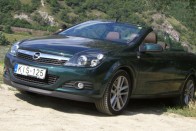 Teszt: Opel Astra TwinTop 1.9 CDTI 32
