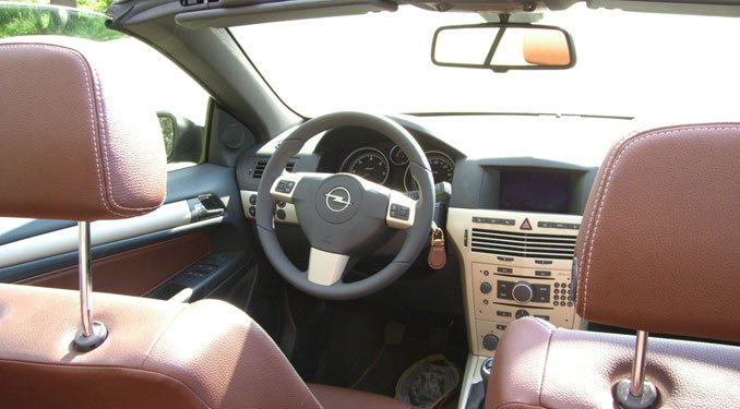 Teszt: Opel Astra TwinTop 1.9 CDTI 13