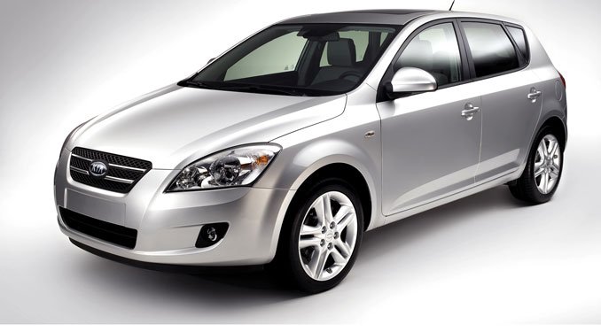 Itt a félig magyar autó