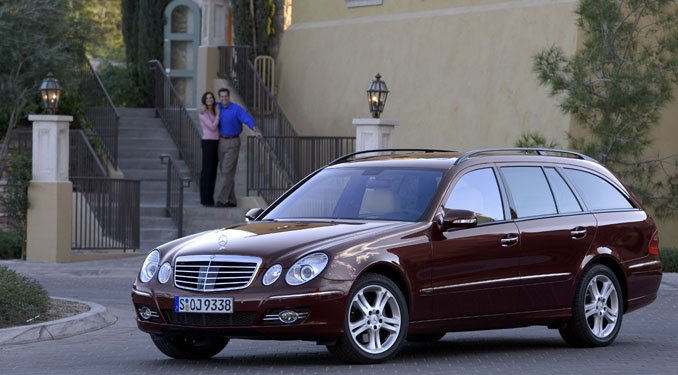 Kapósak a prémiummárkák, a Mercedes is megy előre