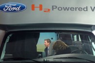 Hidrogén hajtja a Ford 12 személyes buszát