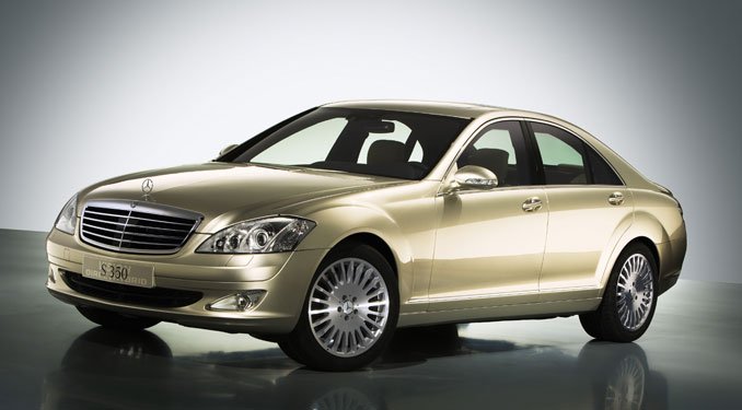 Villanymotoros luxuskocsi