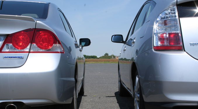 Jobb vezetni a Hondát, pedig a Prius erősebb