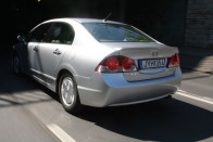 Teszt: Toyota Prius – Honda Civic Hybrid 64