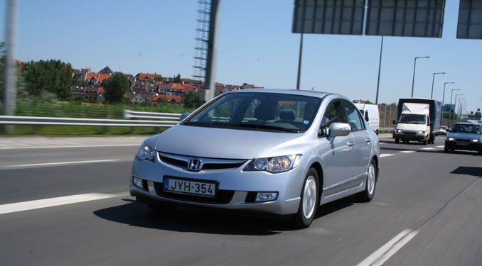 Teszt: Toyota Prius – Honda Civic Hybrid 27