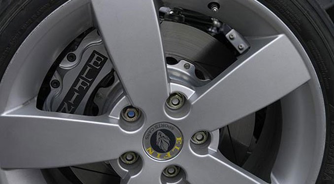 Négydugattyús féknyergek lassítják a Streamlinert