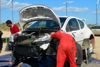 Pályán a Peugeot új versenyautója 12