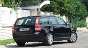 Teszt: Volvo V50 D5 Summum