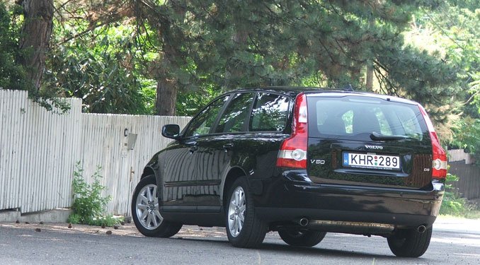 Teszt: Volvo V50 D5 Summum 13