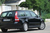 Teszt: Volvo V50 D5 Summum 30