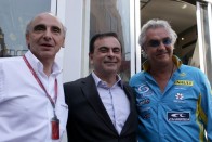 Ghosn (középen) korábban ellenezte az F1-et, Briatore meggyőzte