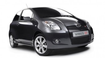 Párizsra gyúr a Yaris TS és Hilux