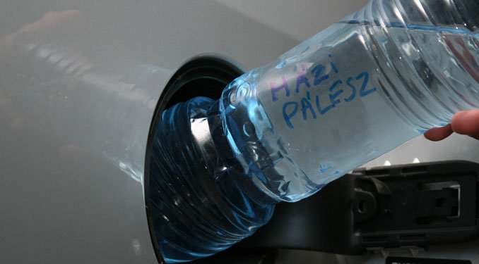 Októbertől jön a 210 forintos üzemanyag