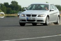 Mit tud a BMW a BMW ellen? 63