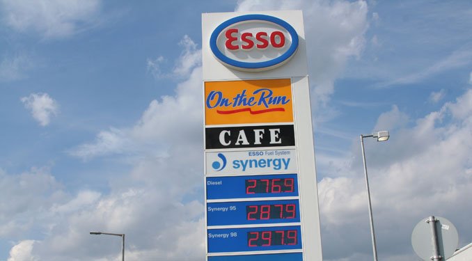 A legolcsóbb kút: Esso a Bécsi úton