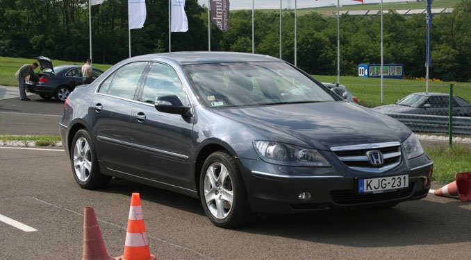 Vezettük: Honda Legend 2006 13