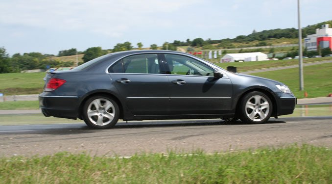 Vezettük: Honda Legend 2006 20