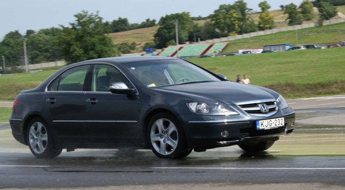 Vezettük: Honda Legend 2006 21