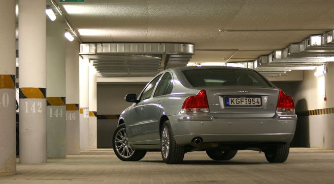 Teszt: Volvo S60 2.0T Summum 13