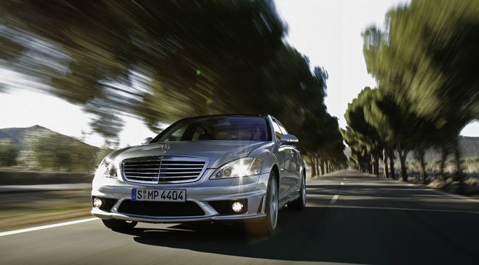 4,4 másodperces gyorsulást és 612 lóerőt ad az S 65 AMG