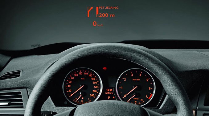 Lesz head-up display, iDrive és aktív kormányzás is az új X5-ben