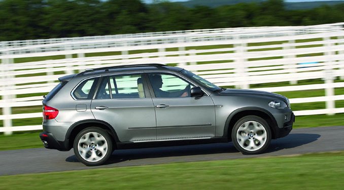 Alap helyzetben több nyomaték jut hátulra, így marad a BMW-s érzés