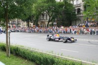 Palik F1-essel száguldott 122