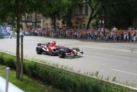 Palik F1-essel száguldott 130