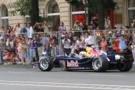 Palik F1-essel száguldott 150