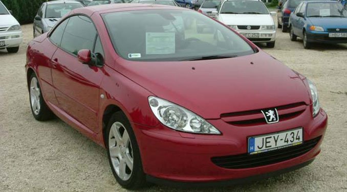 Márkakereskedésekben is vehetünk használt autót