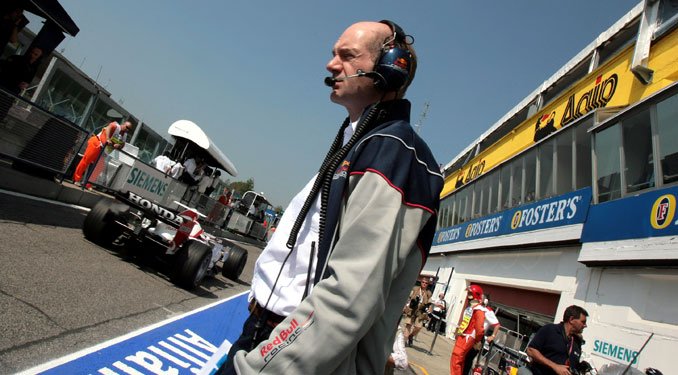 Állítólag Newey akarja a Renault motort